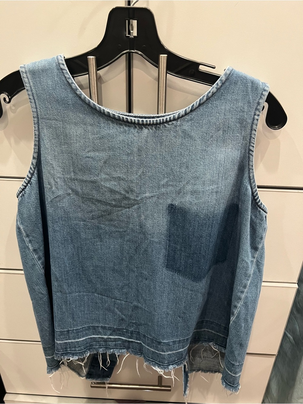 Sleeveless blue denim ragged edge top cloth and stone